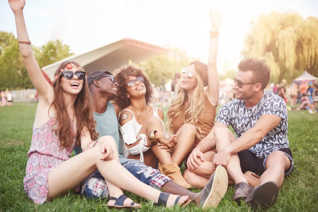 crowd-im-sommer-bei-hitzewelle